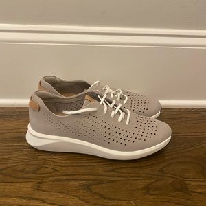 Gray Clark’s size women’s 8 1/2 (never worn)